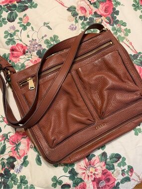 EUC Fossil Pebbled Leather Crossbody Bag - Chestnut Brown